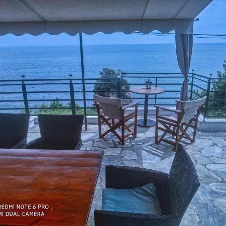 Kamari Holiday home *