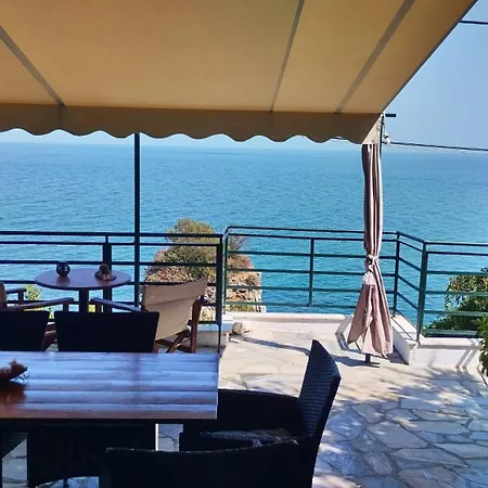 Kamari Holiday home Keramidhion