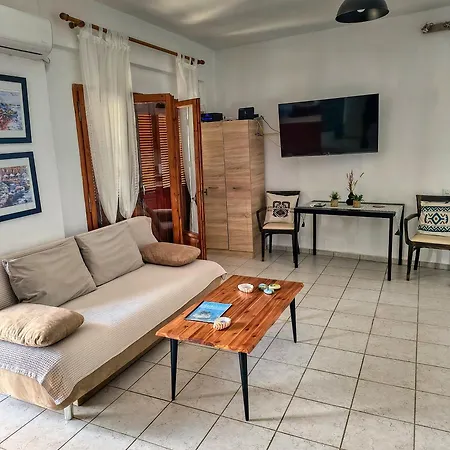 Kamari Tatil Evi *
