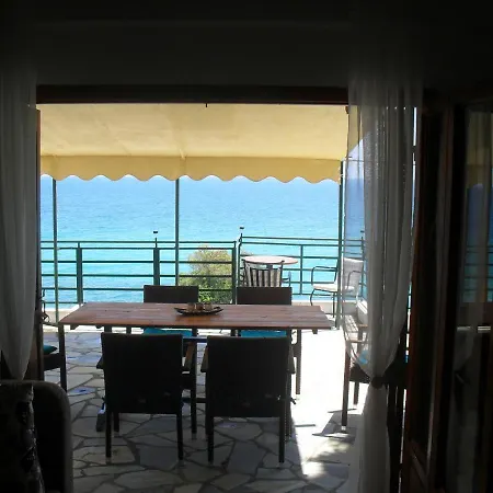 Kamari Holiday home Keramidhion